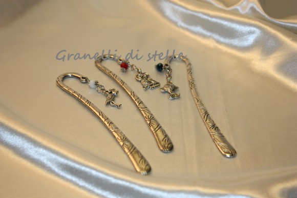 SEGNALIBRO artigianale. GRANELLI DI STELLE. CREAZIONI VENDITA NEGOZIO, BIJOUX ARTIGIANALI: ANELLI, BRACCIALI, COLLANE, ORECCHINI, CIONDOLI, SEGNALIBRI, ACCESSORI CERIMONIA, PARURE