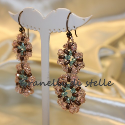 ORECCHINI artigianali. GRANELLI DI STELLE. CREAZIONI VENDITA NEGOZIO, BIJOUX ARTIGIANALI: ANELLI, BRACCIALI, COLLANE, ORECCHINI, CIONDOLI, SEGNALIBRI, ACCESSORI CERIMONIA, PARURE