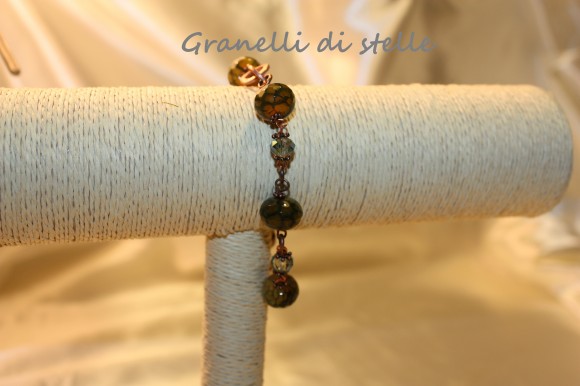 Bracciale artigianale. GRANELLI DI STELLE. CREAZIONI VENDITA NEGOZIO, BIJOUX ARTIGIANALI: ANELLI, BRACCIALI, COLLANE, ORECCHINI, CIONDOLI, SEGNALIBRI, ACCESSORI CERIMONIA, PARURE