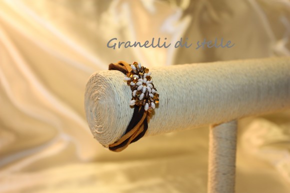 Bracciale artigianale. GRANELLI DI STELLE. CREAZIONI VENDITA NEGOZIO, BIJOUX ARTIGIANALI: ANELLI, BRACCIALI, COLLANE, ORECCHINI, CIONDOLI, SEGNALIBRI, ACCESSORI CERIMONIA, PARURE