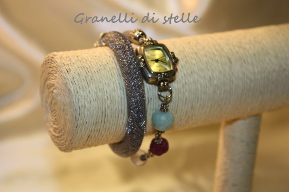 Orologio Bracciale artigianale. GRANELLI DI STELLE. CREAZIONI VENDITA NEGOZIO, BIJOUX ARTIGIANALI: ANELLI, BRACCIALI, COLLANE, ORECCHINI, CIONDOLI, SEGNALIBRI, ACCESSORI CERIMONIA, PARURE