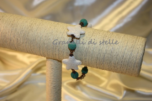 Bracciale artigianale. GRANELLI DI STELLE. CREAZIONI VENDITA NEGOZIO, BIJOUX ARTIGIANALI: ANELLI, BRACCIALI, COLLANE, ORECCHINI, CIONDOLI, SEGNALIBRI, ACCESSORI CERIMONIA, PARURE