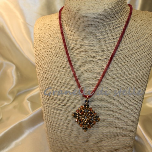 COLLANA artigianale. GRANELLI DI STELLE. CREAZIONI VENDITA NEGOZIO, BIJOUX ARTIGIANALI: ANELLI, BRACCIALI, COLLANE, ORECCHINI, CIONDOLI, SEGNALIBRI, ACCESSORI CERIMONIA, PARURE