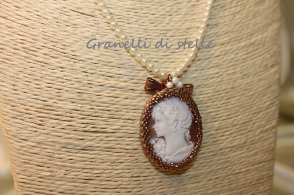 COLLANA artigianale. GRANELLI DI STELLE. CREAZIONI VENDITA NEGOZIO, BIJOUX ARTIGIANALI: ANELLI, BRACCIALI, COLLANE, ORECCHINI, CIONDOLI, SEGNALIBRI, ACCESSORI CERIMONIA, PARURE