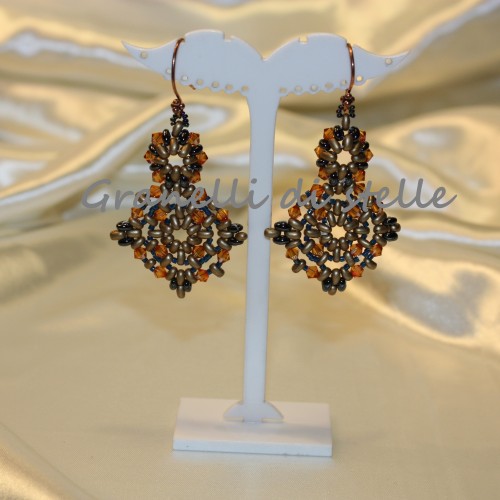 ORECCHINI artigianali. GRANELLI DI STELLE. CREAZIONI VENDITA NEGOZIO, BIJOUX ARTIGIANALI: ANELLI, BRACCIALI, COLLANE, ORECCHINI, CIONDOLI, SEGNALIBRI, ACCESSORI CERIMONIA, PARURE