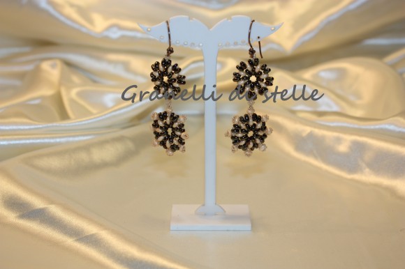 ORECCHINI artigianali. GRANELLI DI STELLE. CREAZIONI VENDITA NEGOZIO, BIJOUX ARTIGIANALI: ANELLI, BRACCIALI, COLLANE, ORECCHINI, CIONDOLI, SEGNALIBRI, ACCESSORI CERIMONIA, PARURE